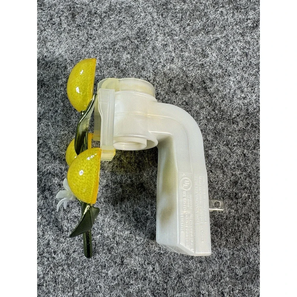 BATH & BODY WORKS LEMON ON BRANCH SCENT CONTROL NIGHTLIGHT PLUG IN